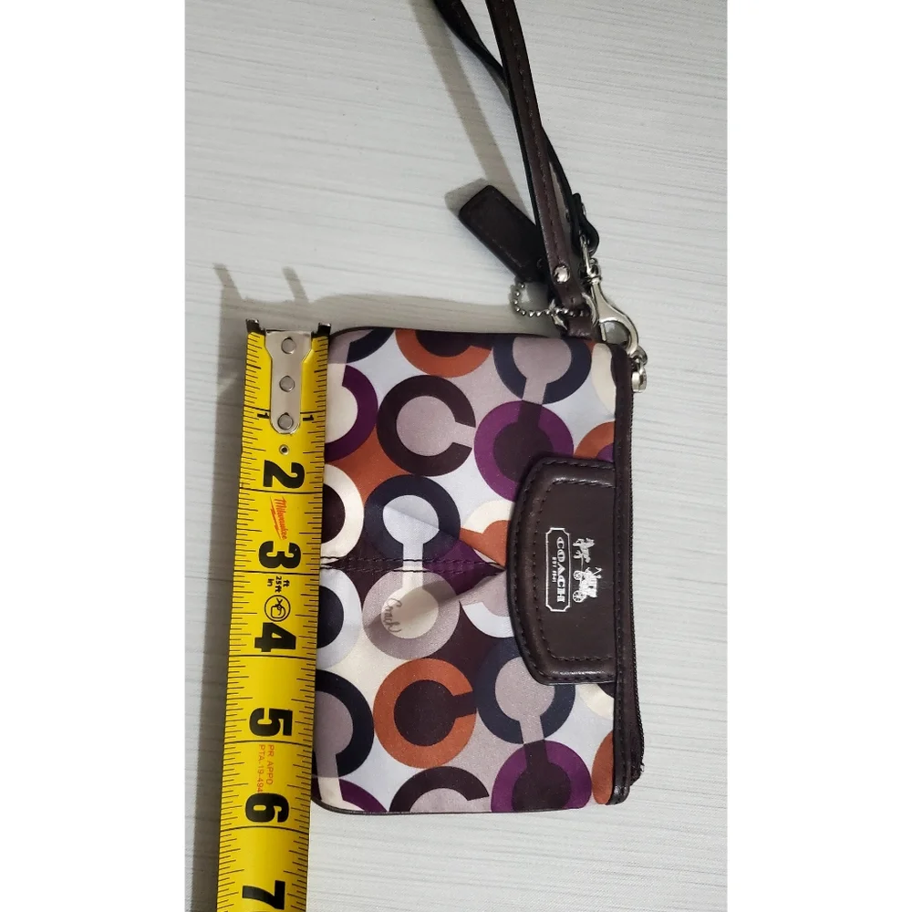 ‼️SOLD DO NOT BUY‼️ EUC Coach Scarf Print Signature C Sateen Multicolored - Picture 9 of 9
